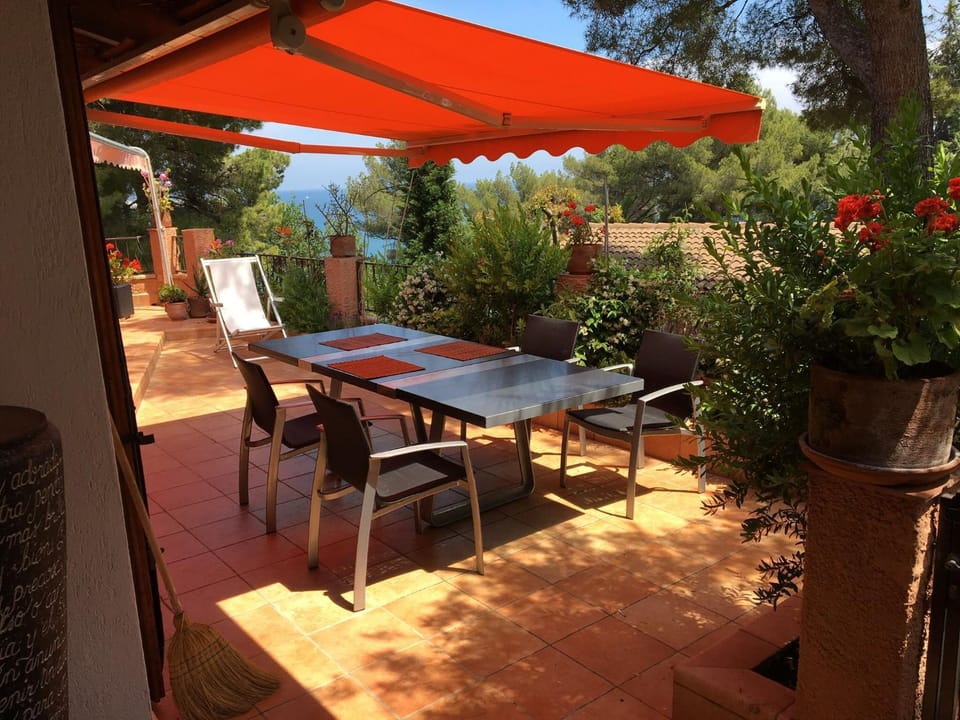 La casetta in Canadà, appartamento sul mare con piscina Apartment in Liguria