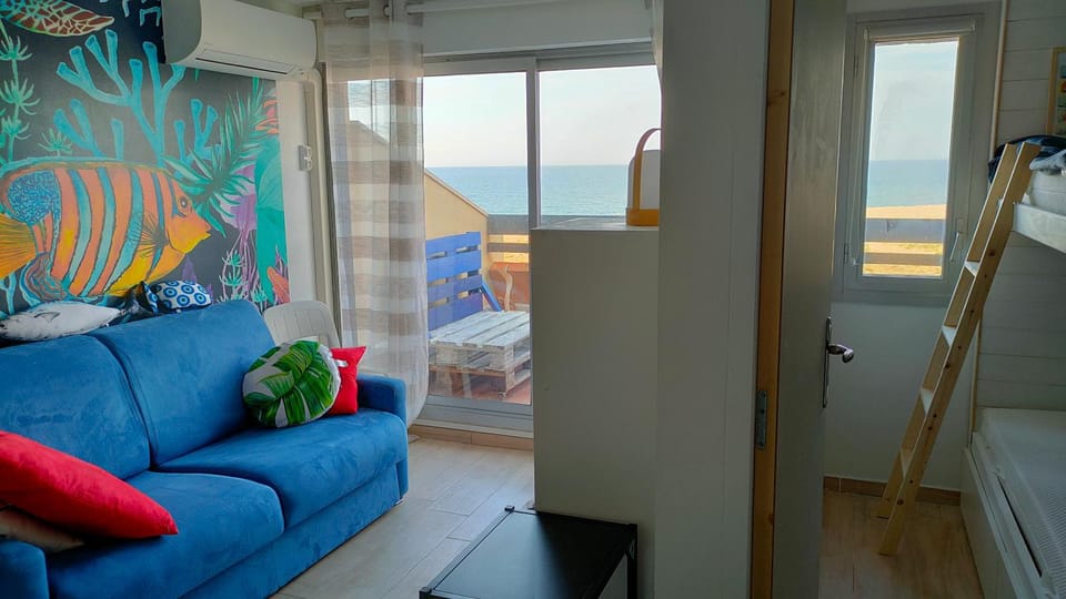 Living room, Photo of the whole room
