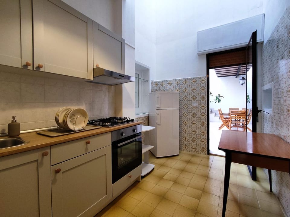 Dining area, kitchen