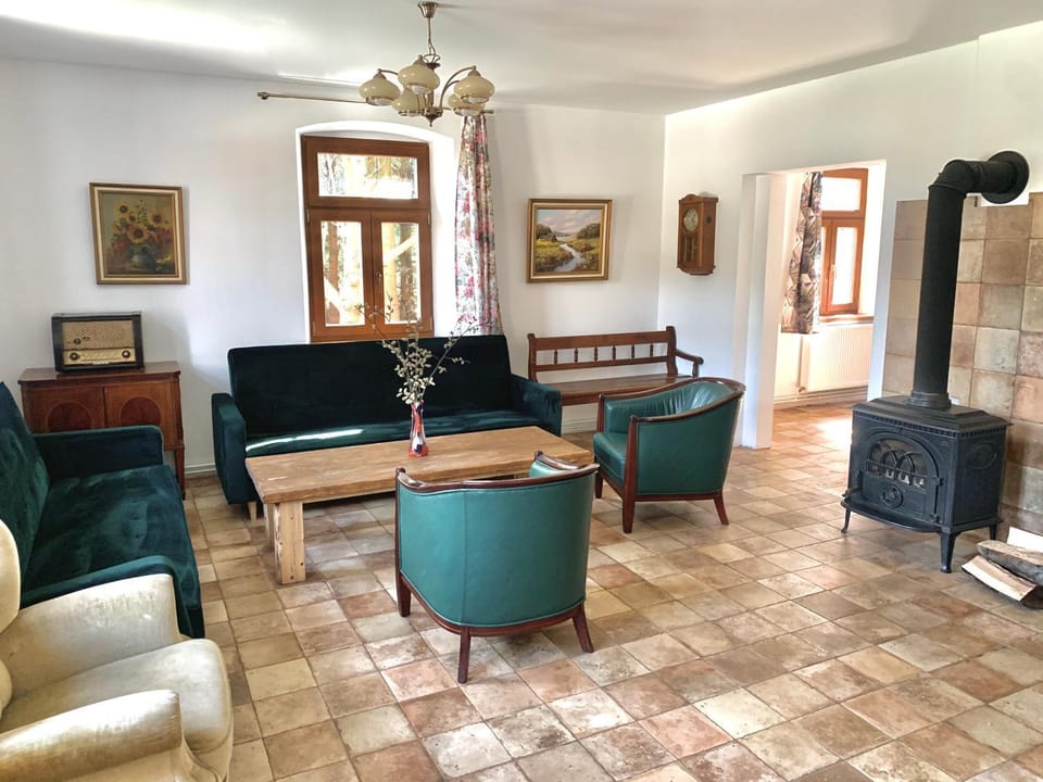Communal lounge/ TV room, Living room, Seating area