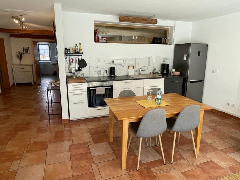 Kitchen or kitchenette, Dining area, Communal kitchen, Facility for disabled guests