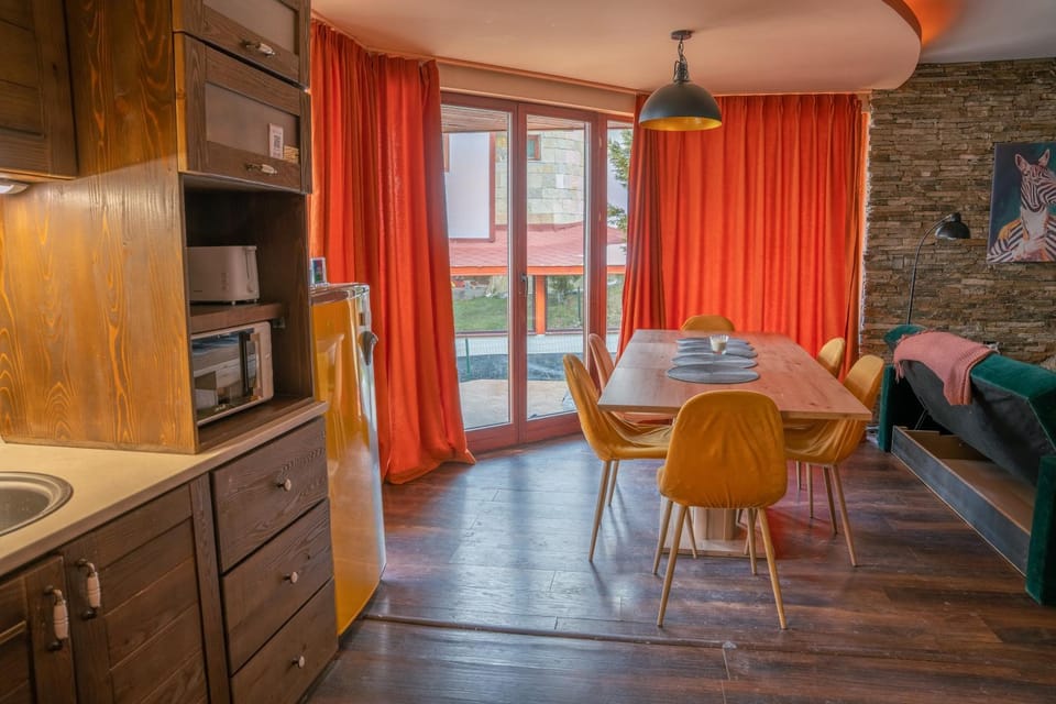 Dining area, kitchen