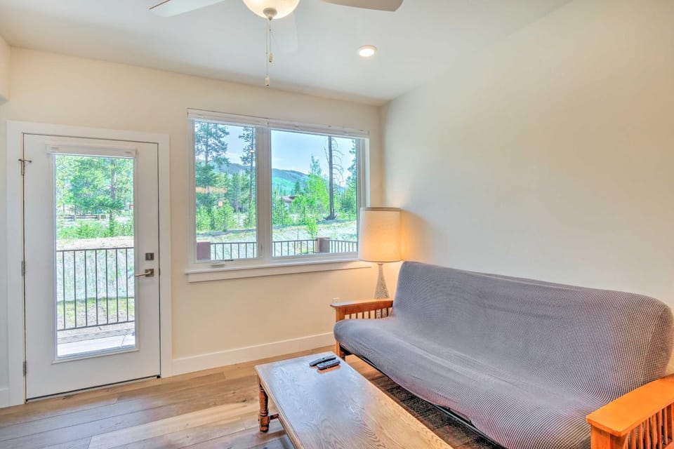 Condo 2 Mi to Keystone Resort: Relax Fireside! House in Keystone