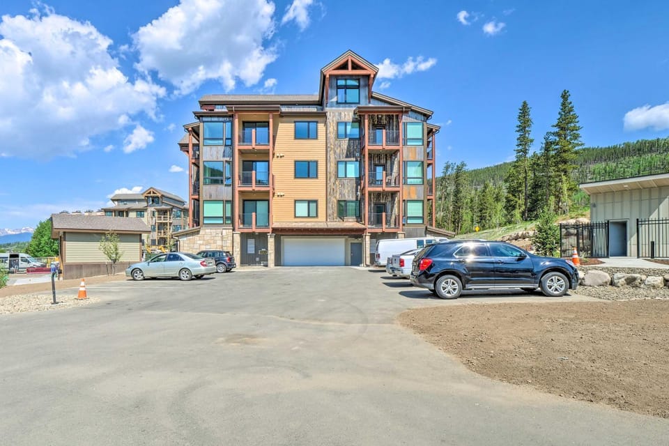 Condo 2 Mi to Keystone Resort: Relax Fireside! House in Keystone