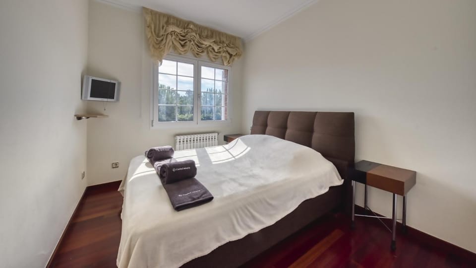 Property building, Living room, Bedroom