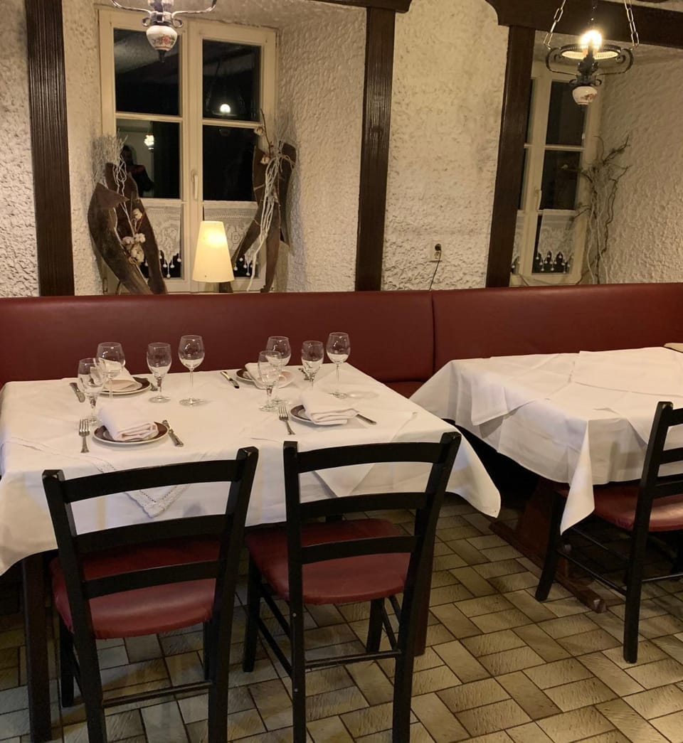 Restaurant/places to eat, Banquet/Function facilities