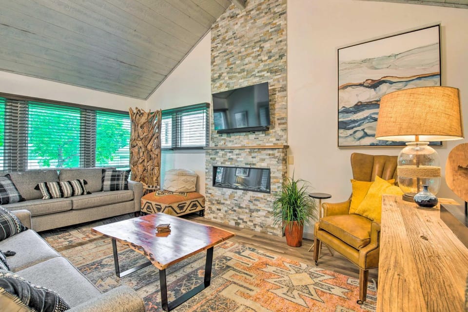 Cortland Abode: 1 Mi to Greek Peak Mountain Resort House in Pennsylvania