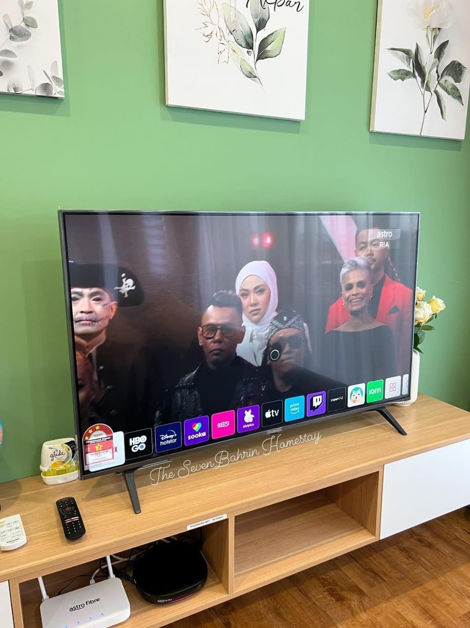 Communal lounge/ TV room