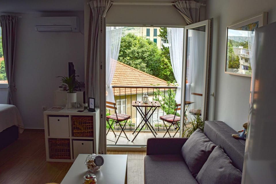 Day, TV and multimedia, View (from property/room), Balcony/Terrace, Living room, Seating area, air conditioner