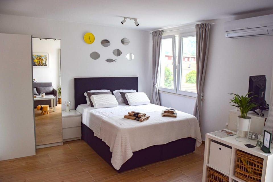 Bed, TV and multimedia, wardrobe, air conditioner