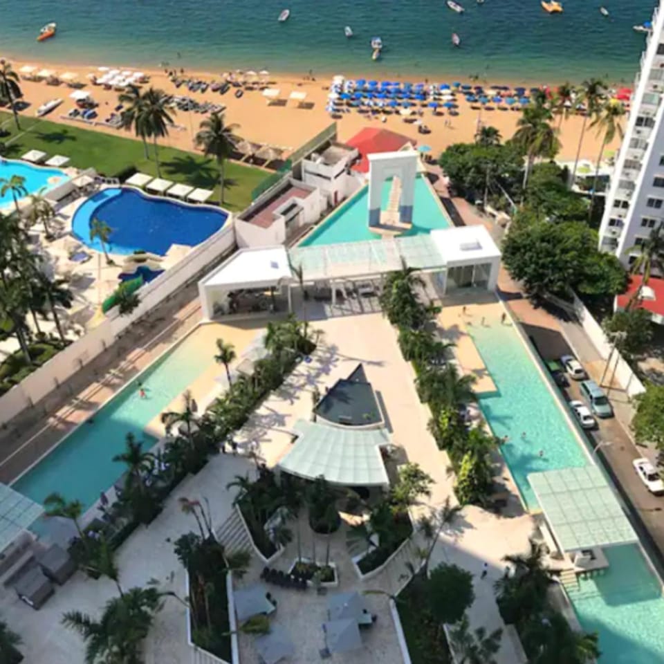 Pool view, Swimming pool