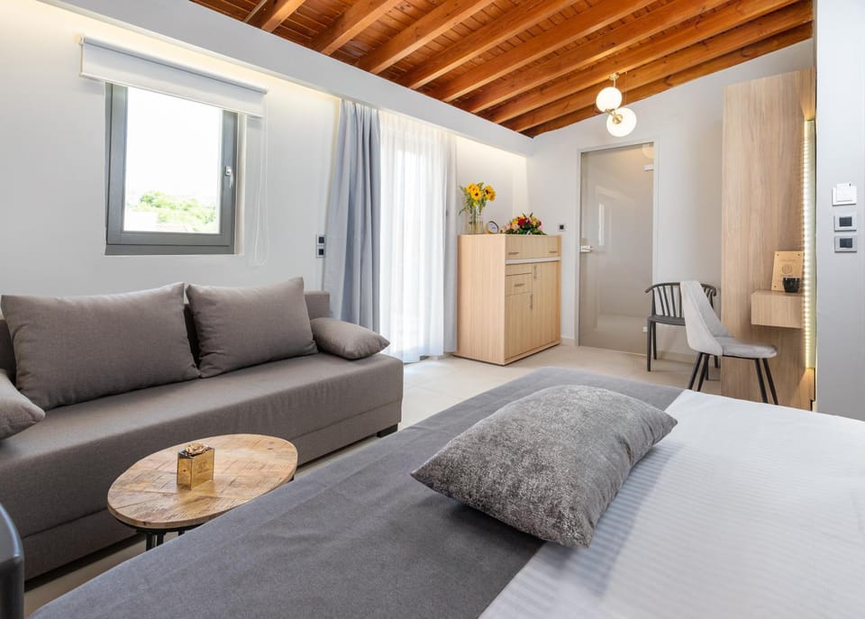 Bed, Photo of the whole room, Seating area