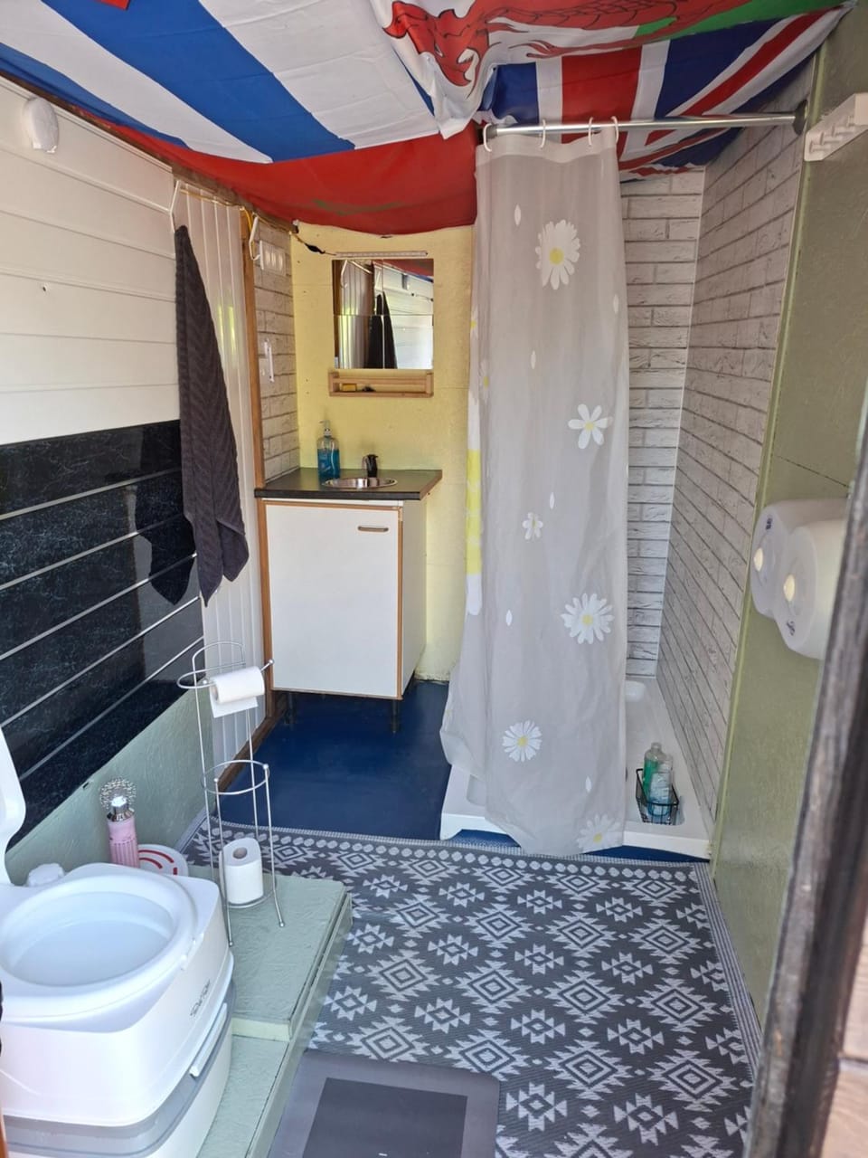 Route 47 Glamping Bell Tents Campground/ 
RV Resort in Wales