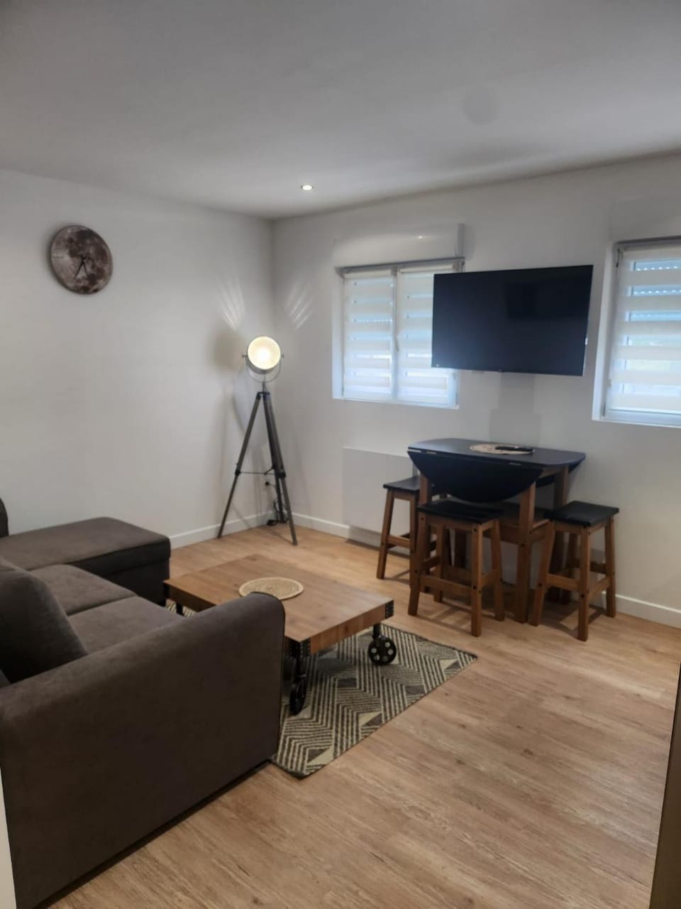 Communal lounge/ TV room, TV and multimedia, Living room, Seating area, Dining area