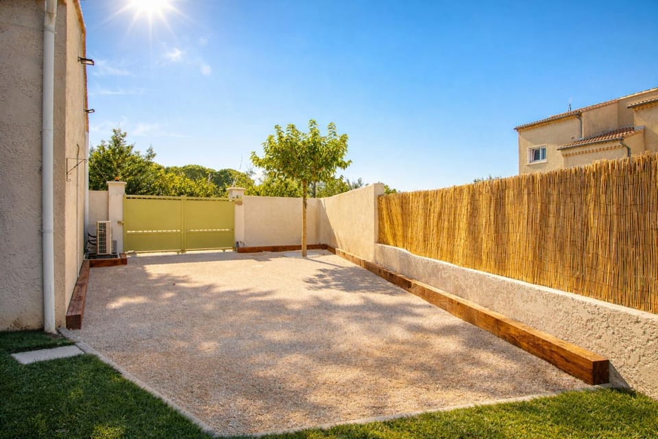 Christine's Cabanon House in L'Isle-sur-la-Sorgue