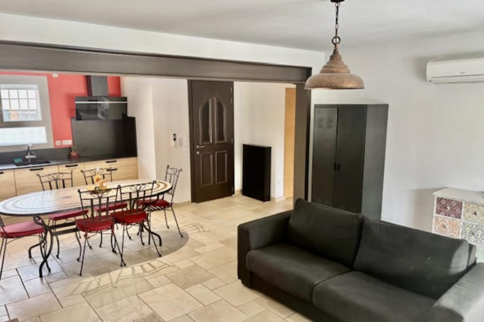 Christine's Cabanon House in L'Isle-sur-la-Sorgue