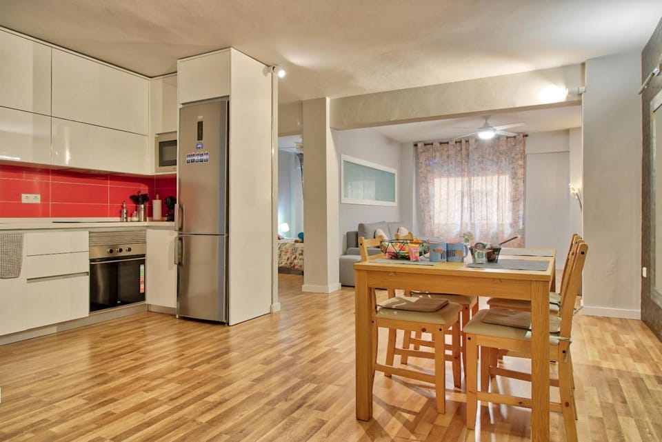 Kitchen or kitchenette, Seating area, Dining area, minibar, pet friendly, stove, toaster