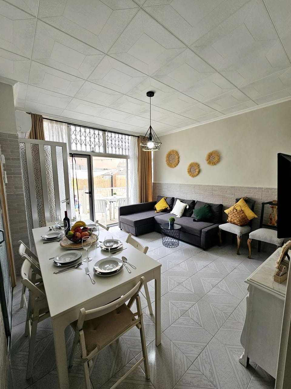 TV and multimedia, Living room, Dining area, air conditioner