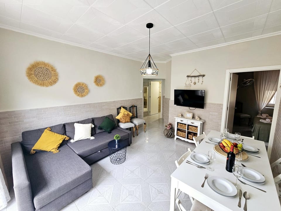 TV and multimedia, Living room, Dining area, air conditioner