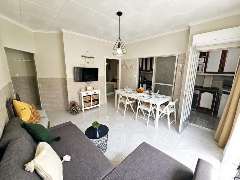 TV and multimedia, Living room, Dining area, air conditioner