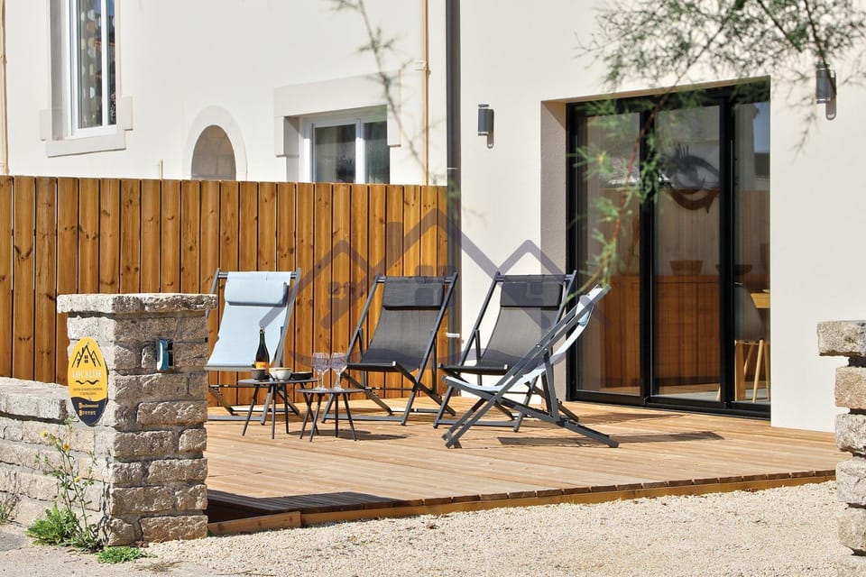 Patio, sunbed
