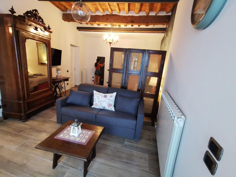 TV and multimedia, Living room, Seating area, internet