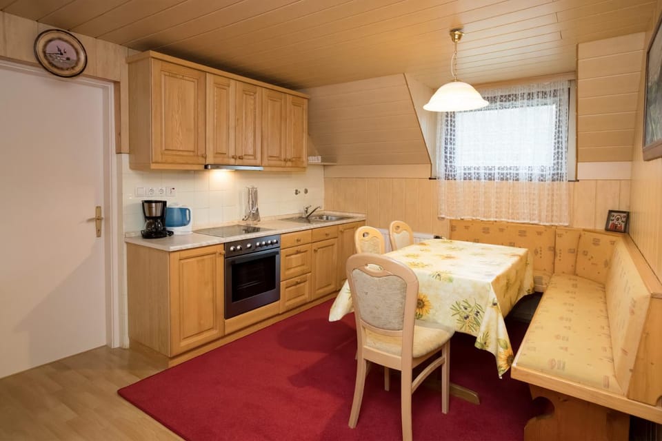 Coffee/tea facilities, Kitchen or kitchenette, Dining area, pet friendly, stove