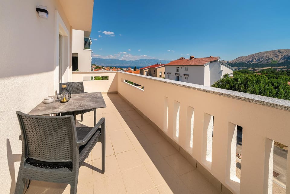Balcony/Terrace, Mountain view