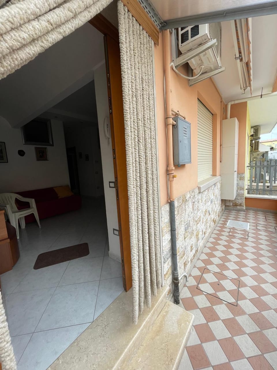 Facade/entrance, Inner courtyard view