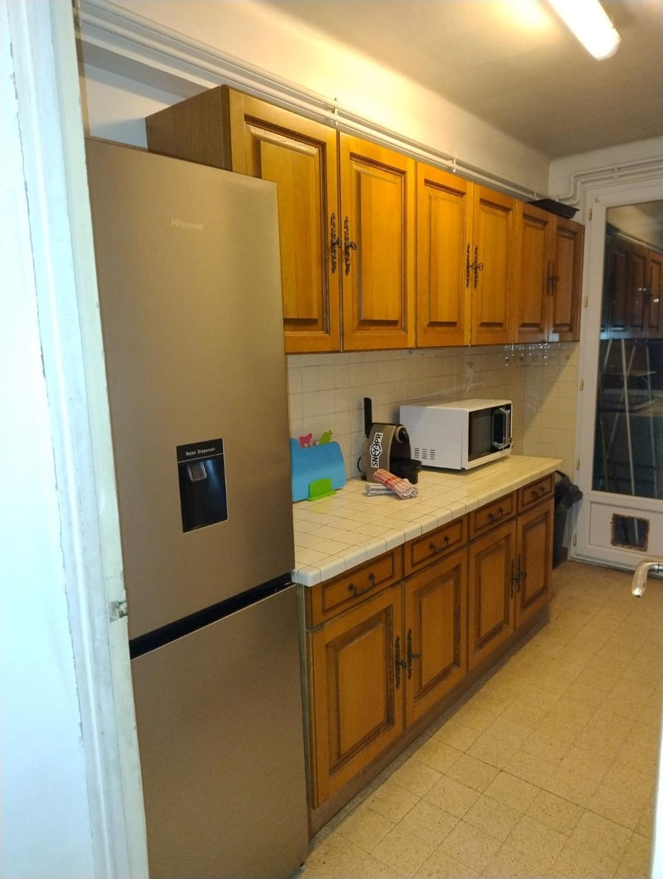 Kitchen or kitchenette, minibar