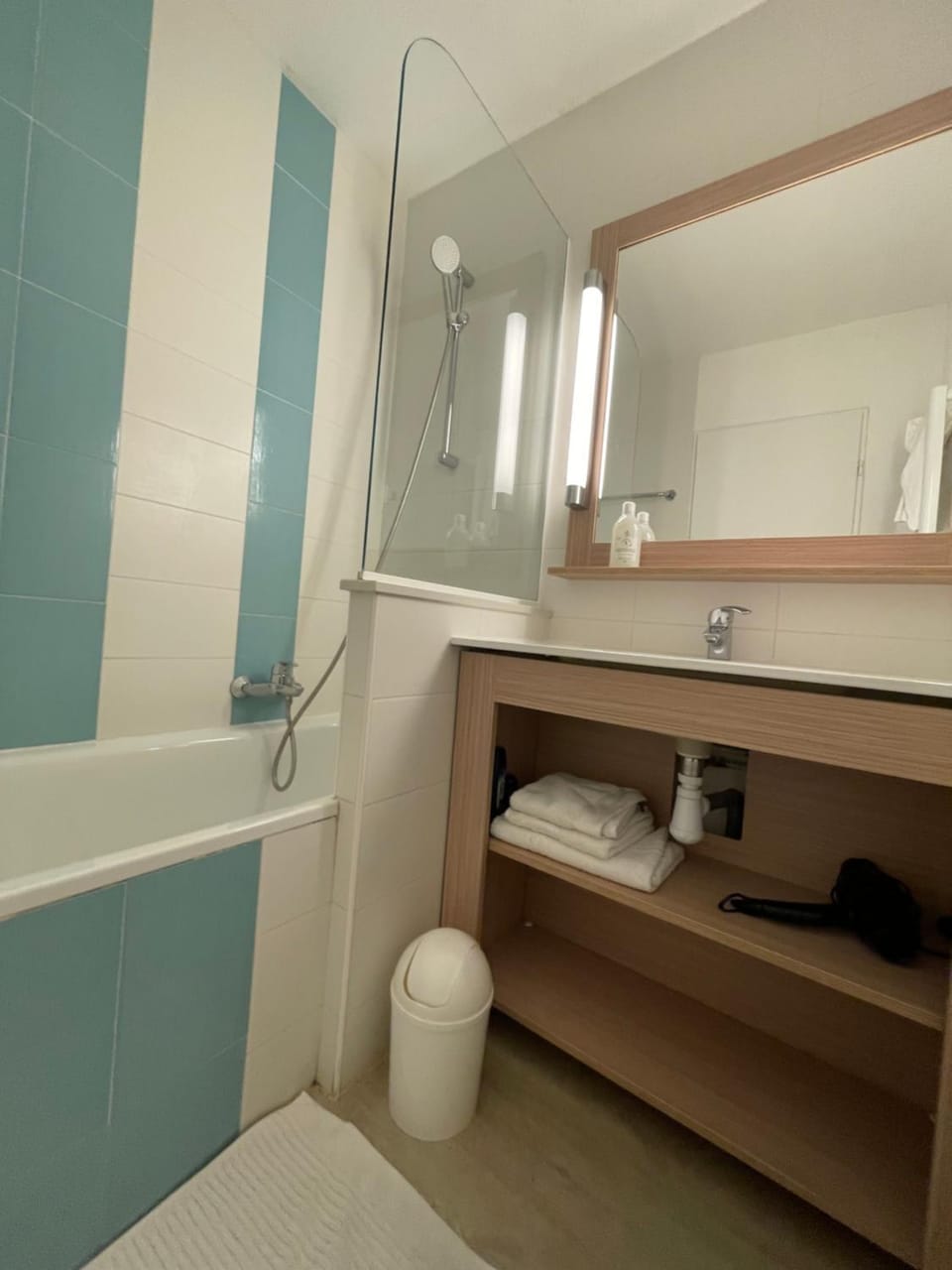 Studio cabine vu sur piscine Cabin in Saint-Raphael