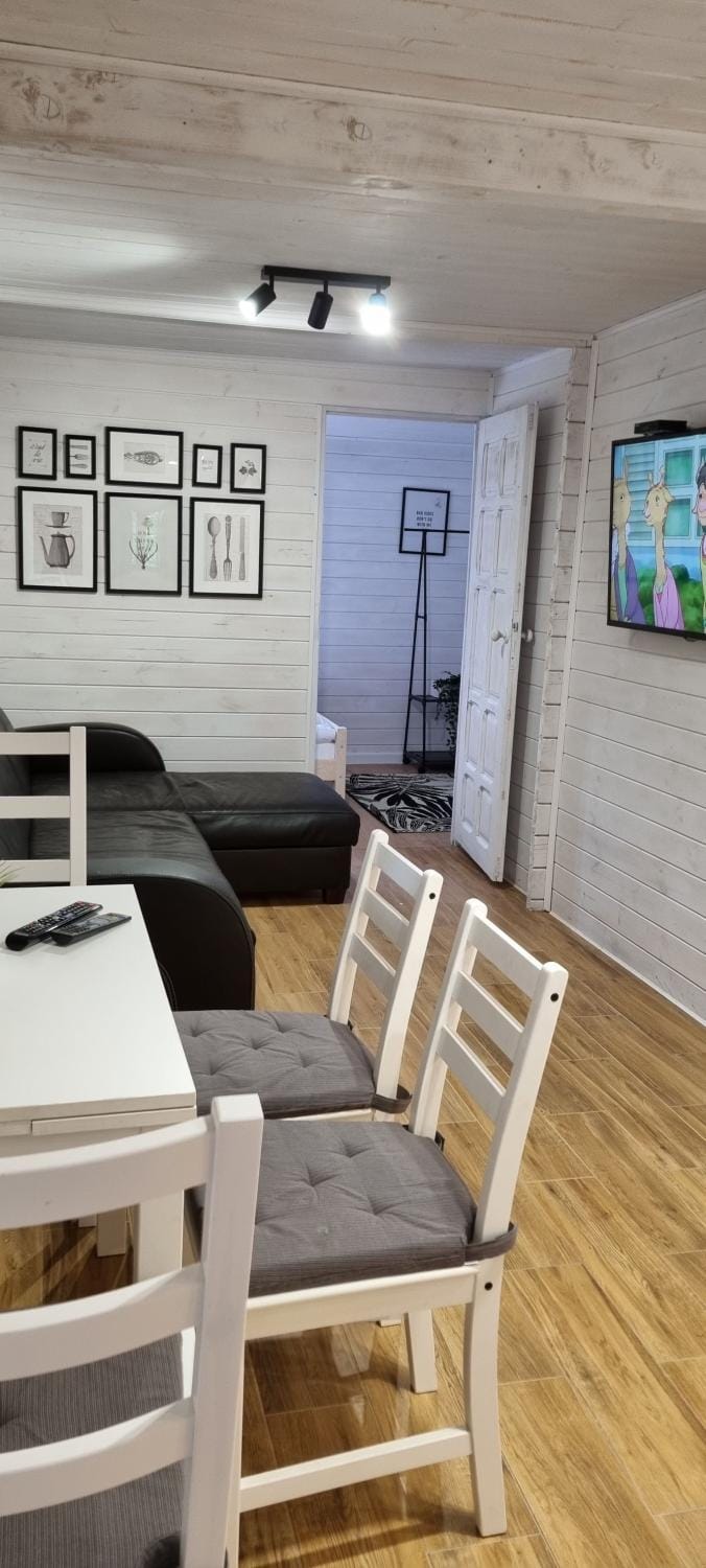Tatarak domki na mazurach przy jeziorze Wałpusz - apartament z dużym tarasem Apartment in Poland
