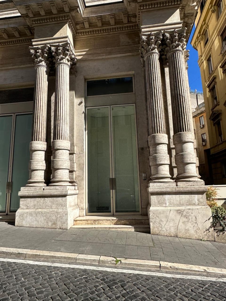 Facade/entrance