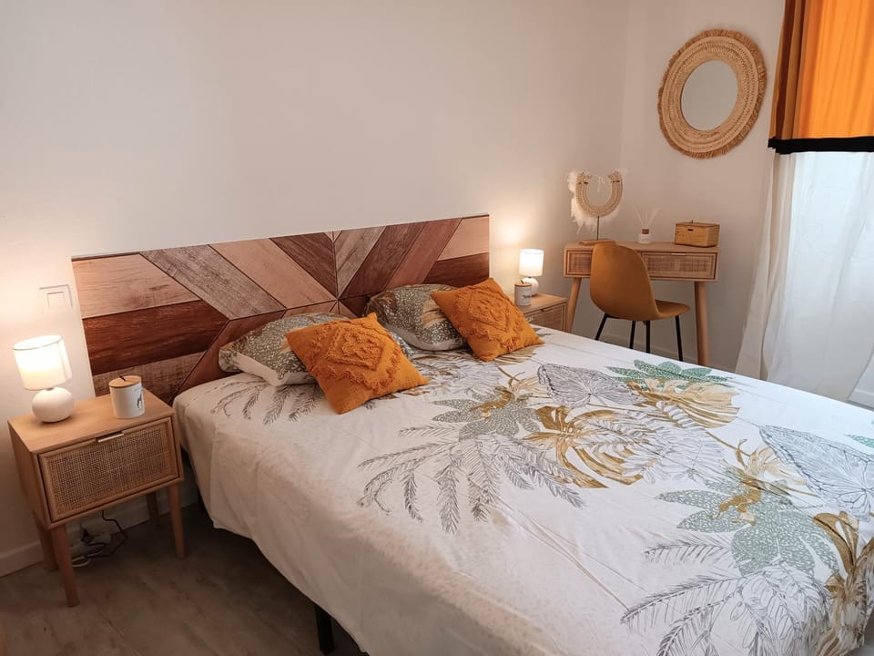 Bed, Photo of the whole room, Bedroom
