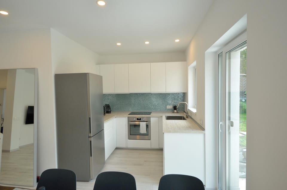 Kitchen or kitchenette, Communal kitchen