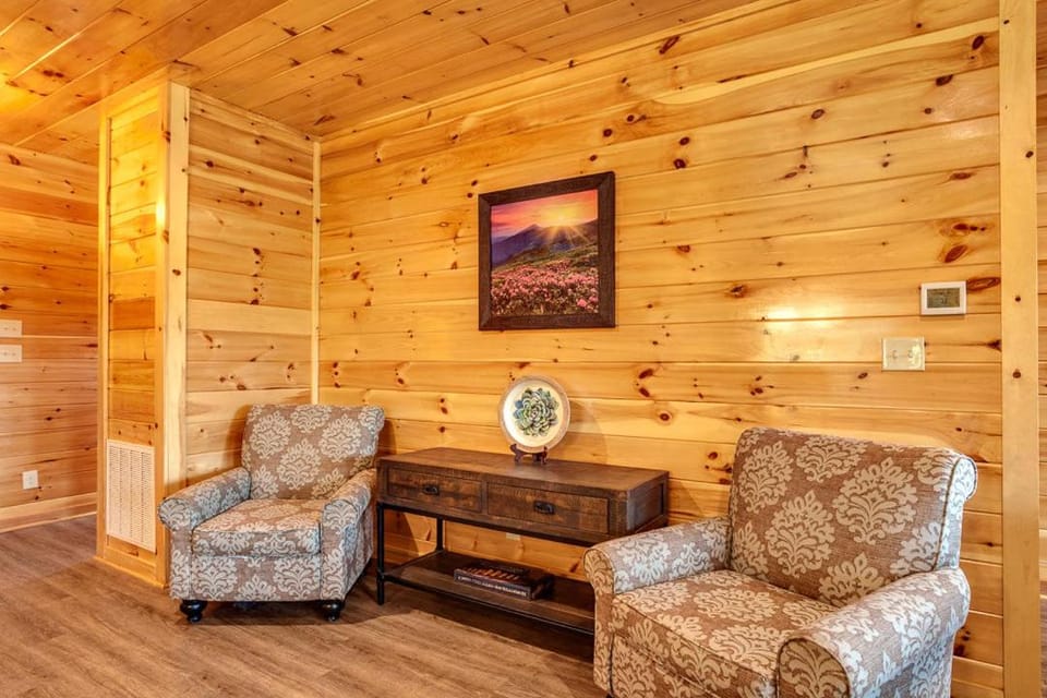 Gatlinburg Cabin with Private Hot Tub by Staycating Partners Cabin in Gatlinburg