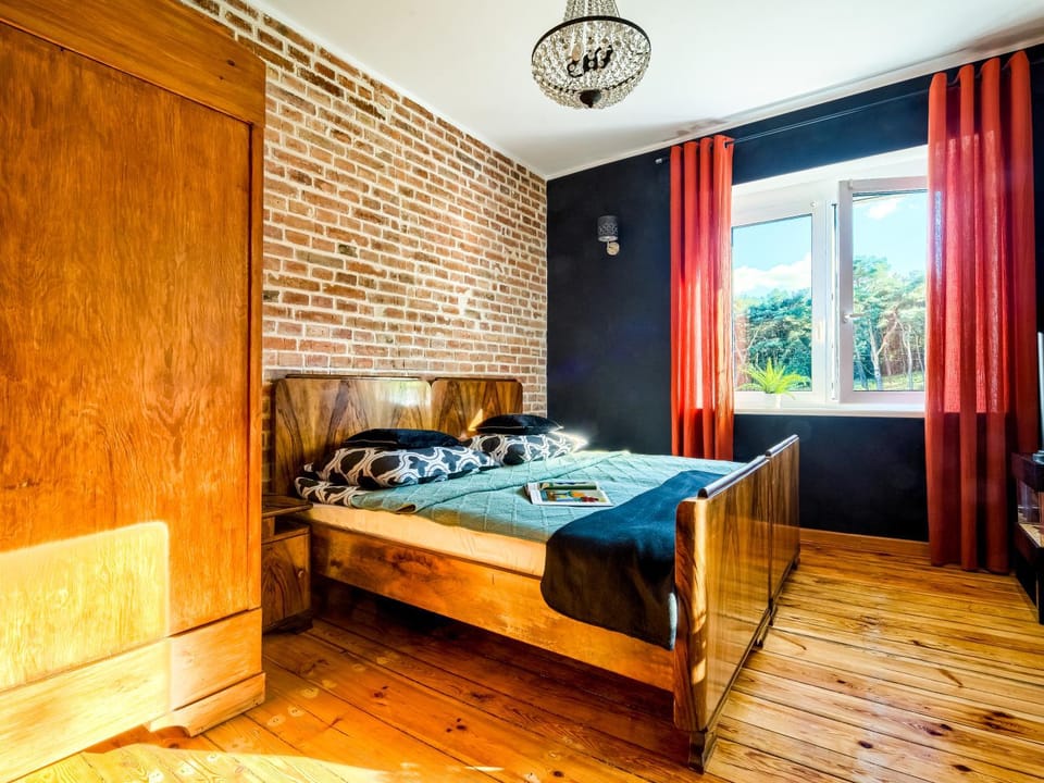 Bed, View (from property/room), Decorative detail, Bedroom, City view, Garden view, Street view, flat iron, hair dresser, wardrobe