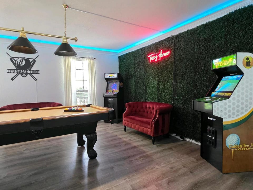 Billiard, Game Room