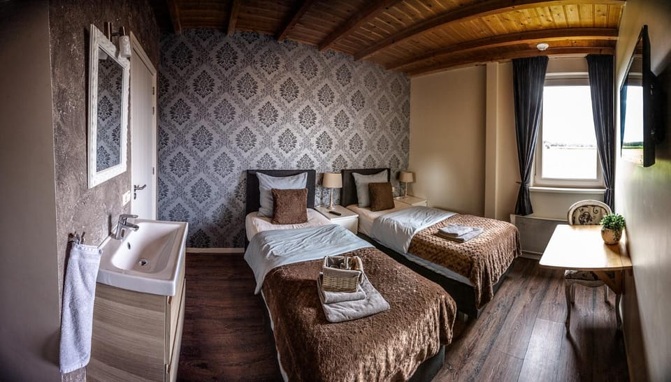 Gasthoeve-De-Drie-Eiken Bed and Breakfast in Limburg (province)