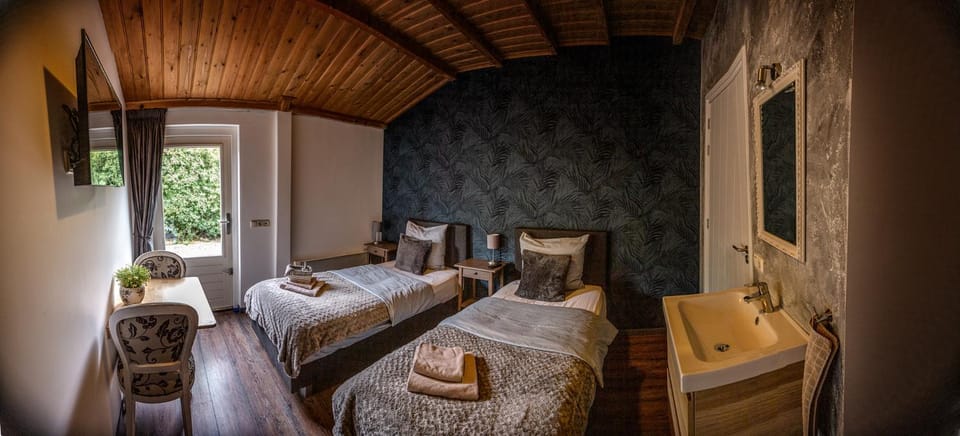 Gasthoeve-De-Drie-Eiken Bed and Breakfast in Limburg (province)