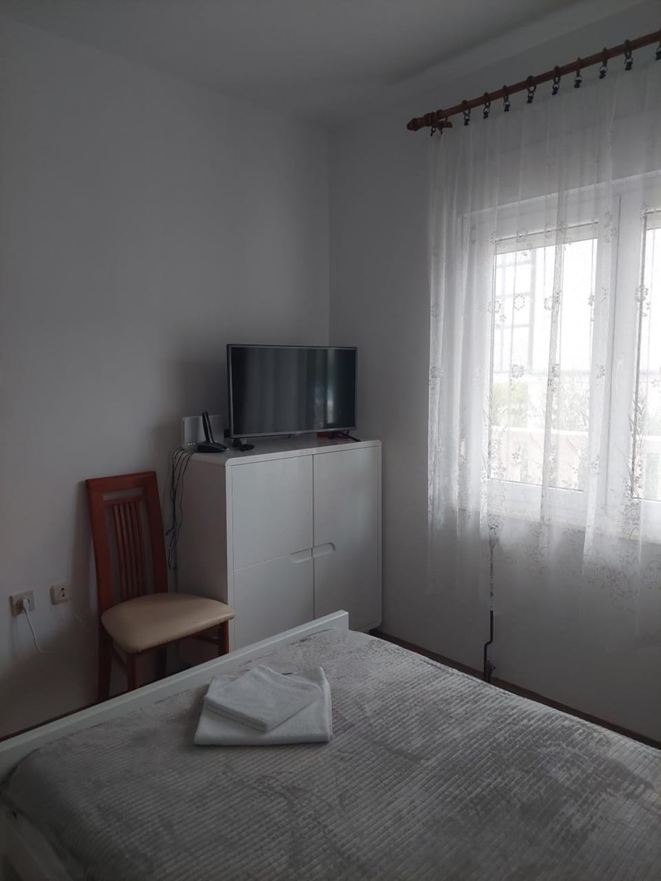 TV and multimedia, Photo of the whole room, Bedroom