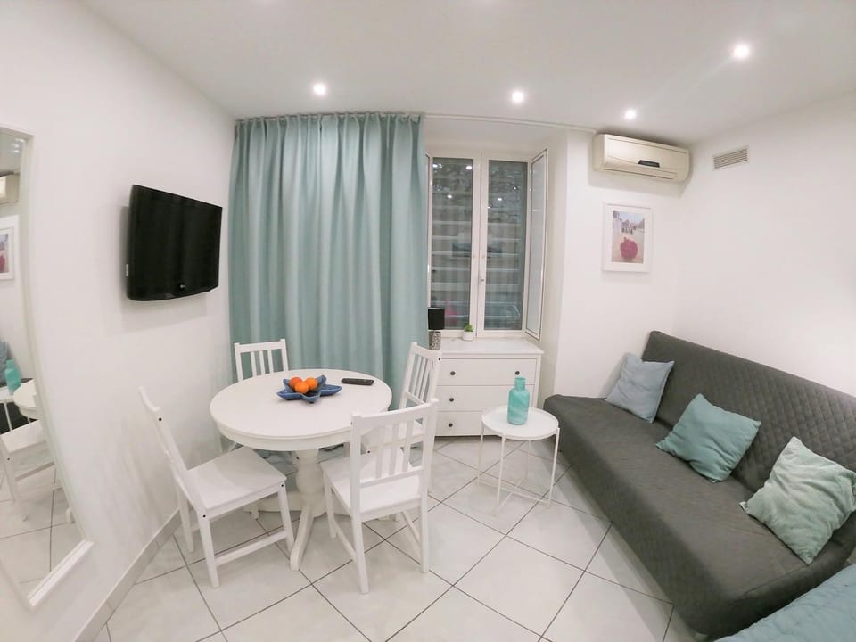 Living room, Dining area, Bedroom