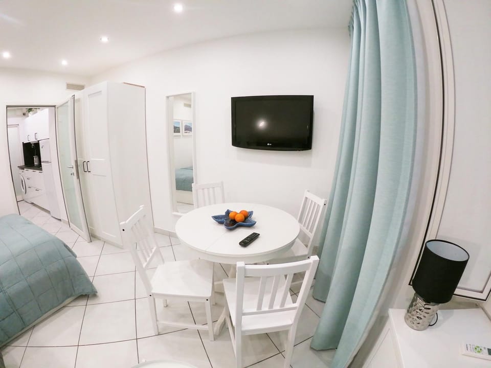 Living room, Seating area, Dining area, Bedroom