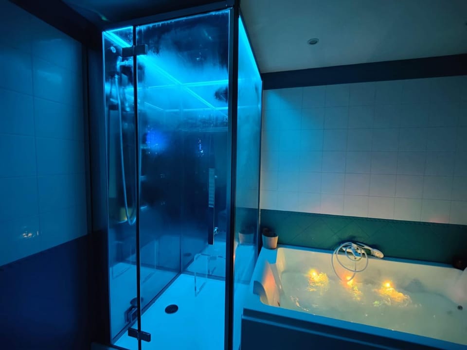 Hot Tub, Steam room