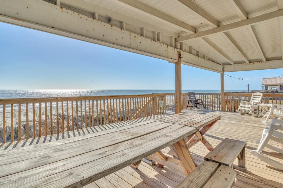 Admirals Quarters by Oak Island Accommodations House in Oak Island