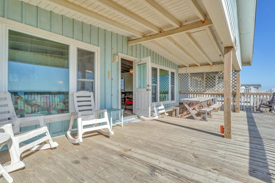 Admirals Quarters by Oak Island Accommodations House in Oak Island