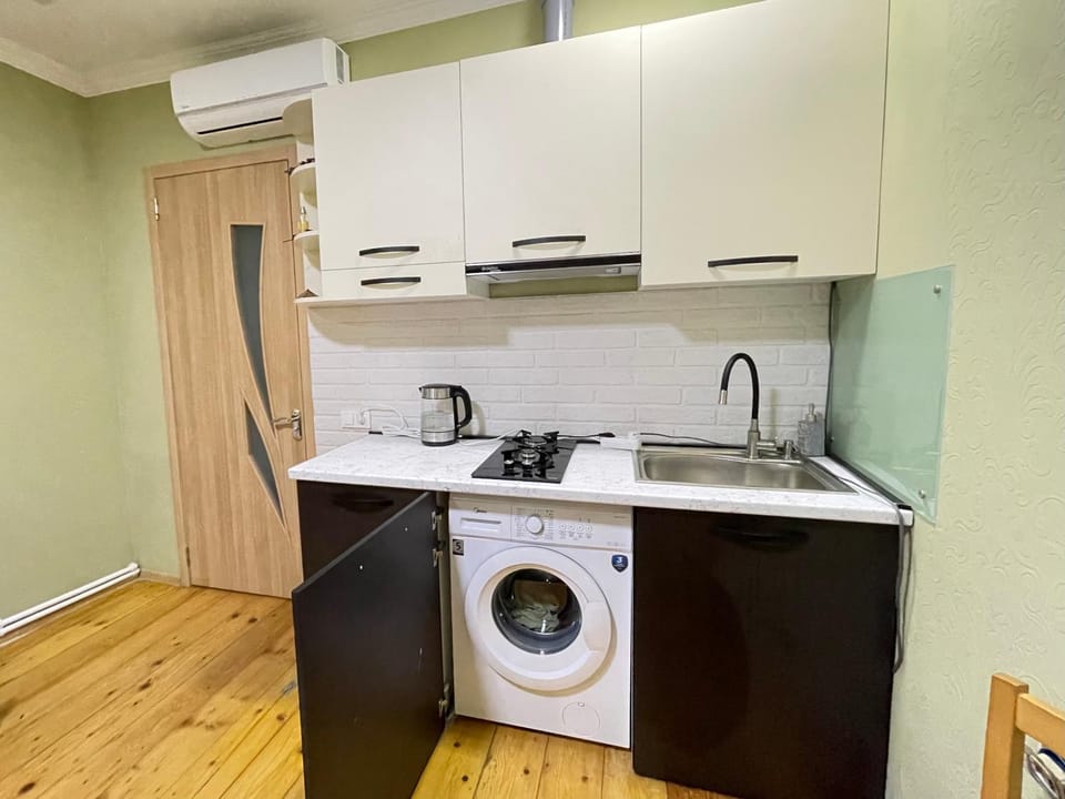 Kitchen or kitchenette, kitchen