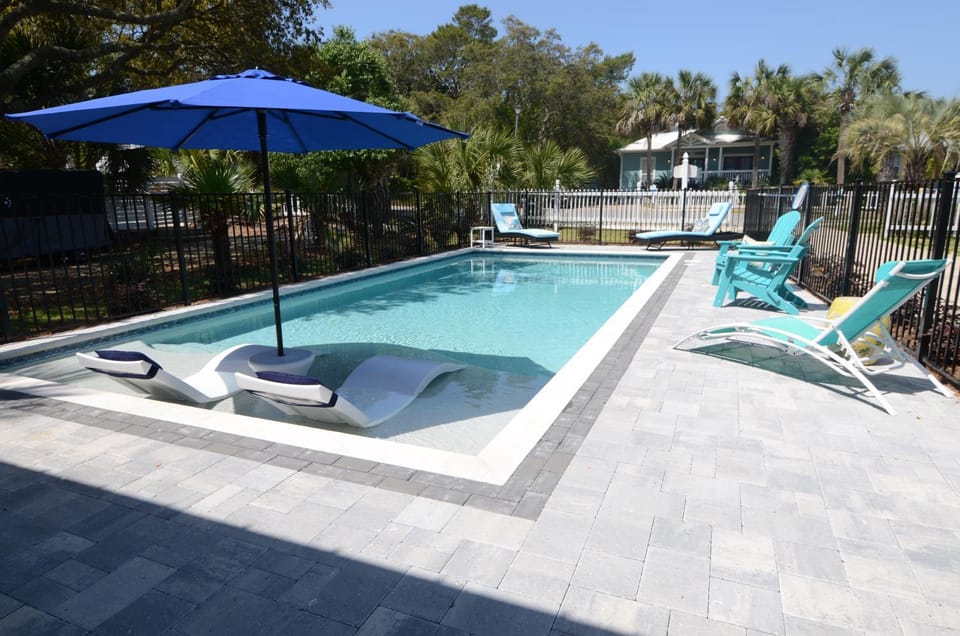 Pool view, Swimming pool, sunbed