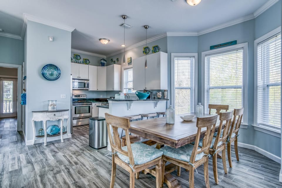Kitchen or kitchenette, Dining area, dishwasher, minibar, oven, pet friendly