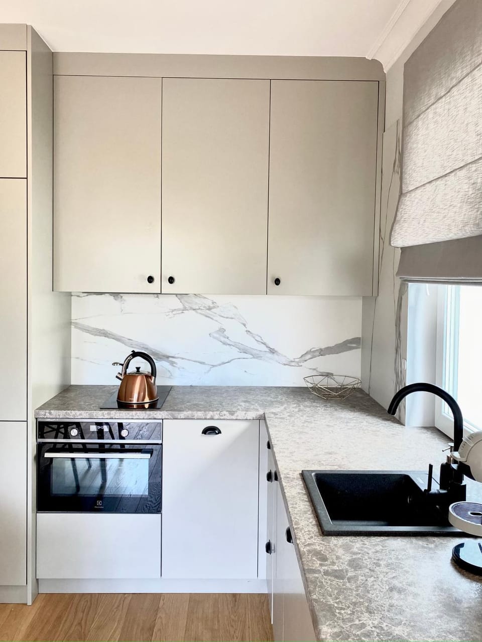 Kitchen or kitchenette, Photo of the whole room, stove